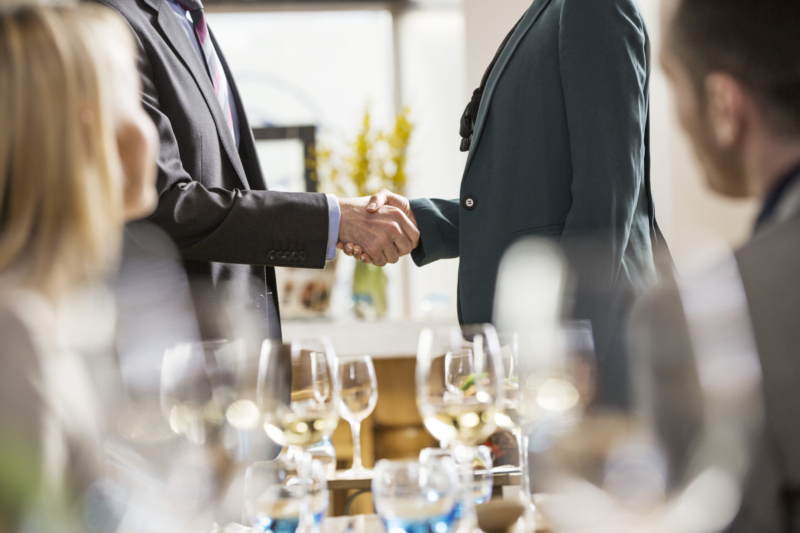 Businessmen and businesswomen at lunch in restaurant